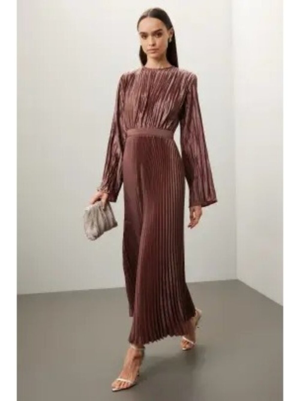 R-119. L'IDEE Royale Gown